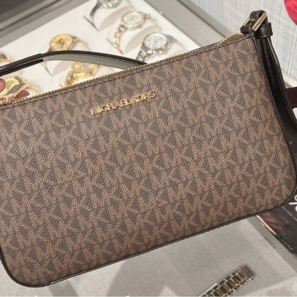 MICHAEL KORS JET SET CROSS BODY BAG  TECH ATTACHED Never used.  New Without tag. - Picture 2 of 4